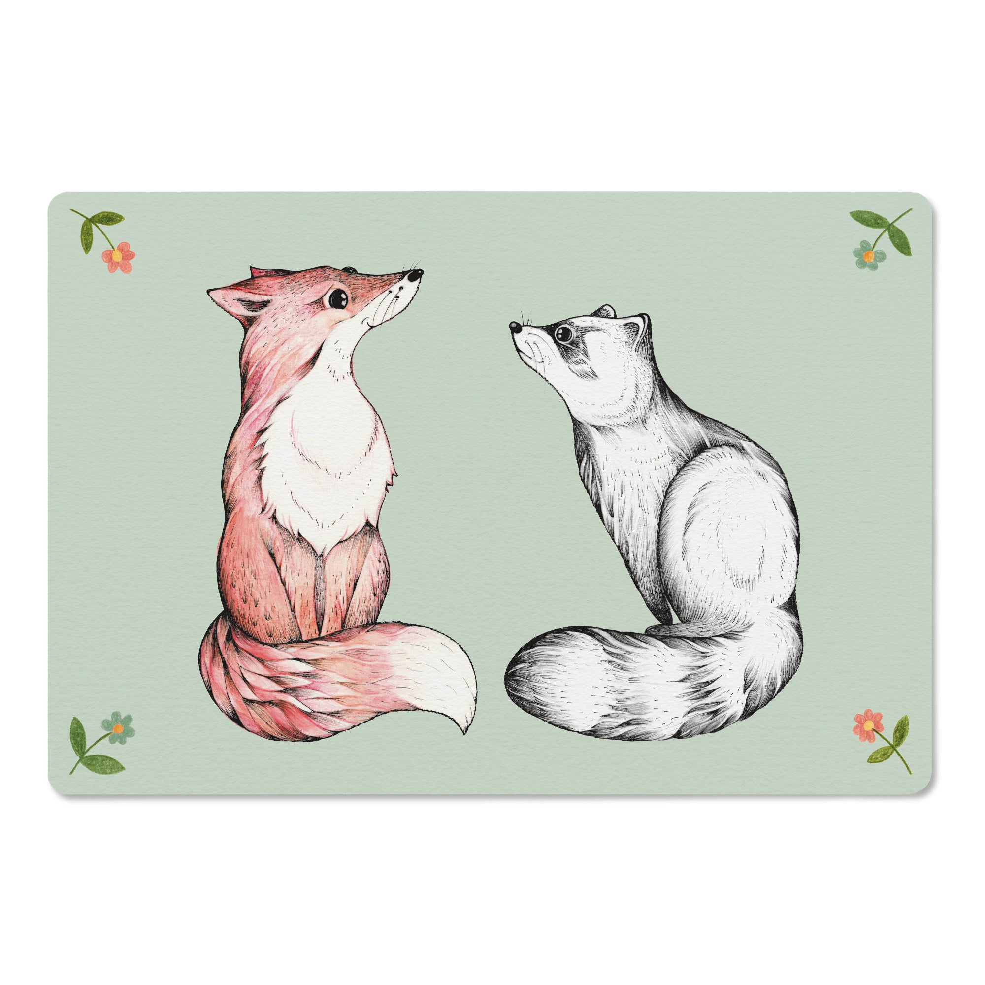 Holzbrettchen „Natalie & Peter“ mit handgezeichnetem Fuchs- und Waschbär-Motiv von Hanna Ligeti