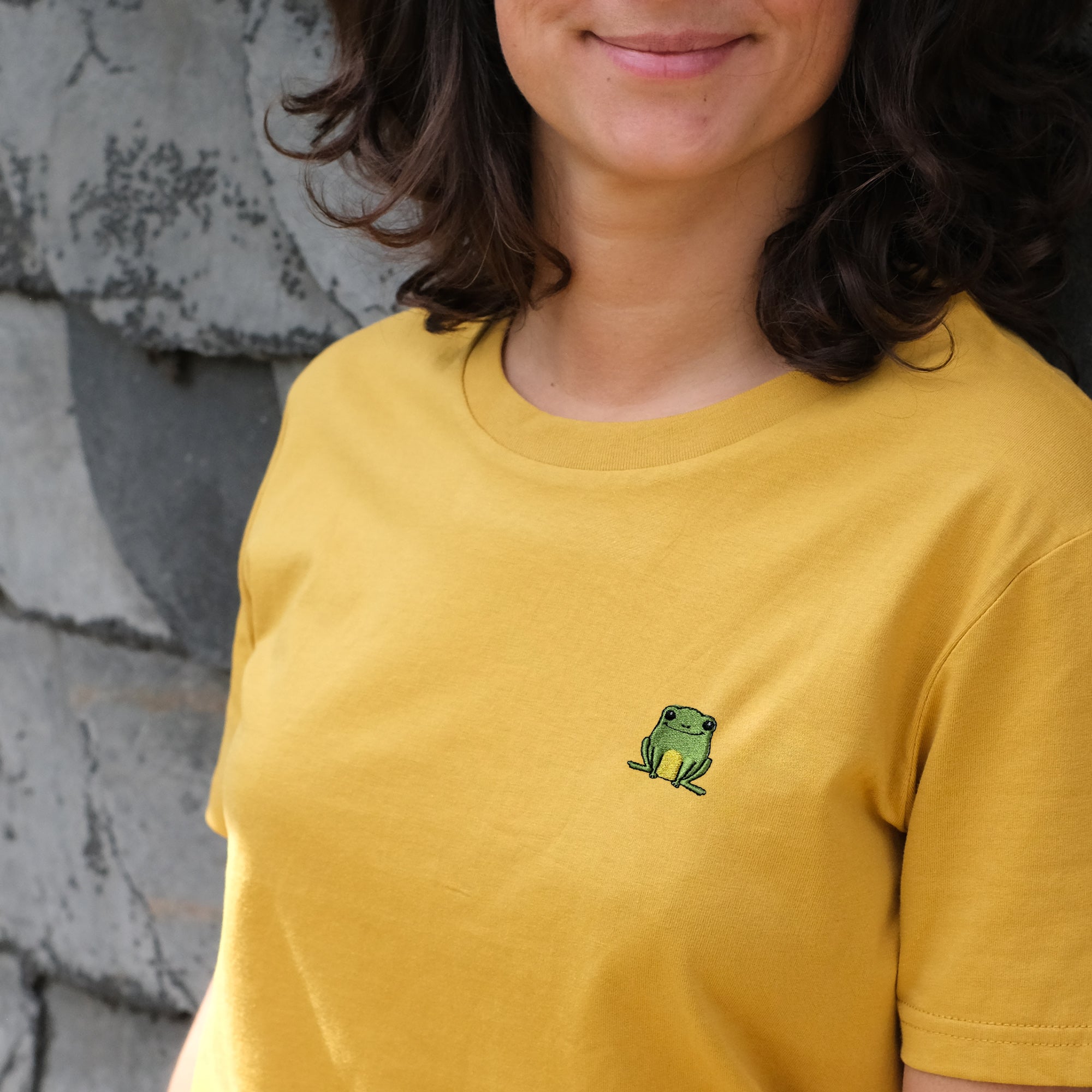 Besticktes T-Shirt – Nils der Frosch