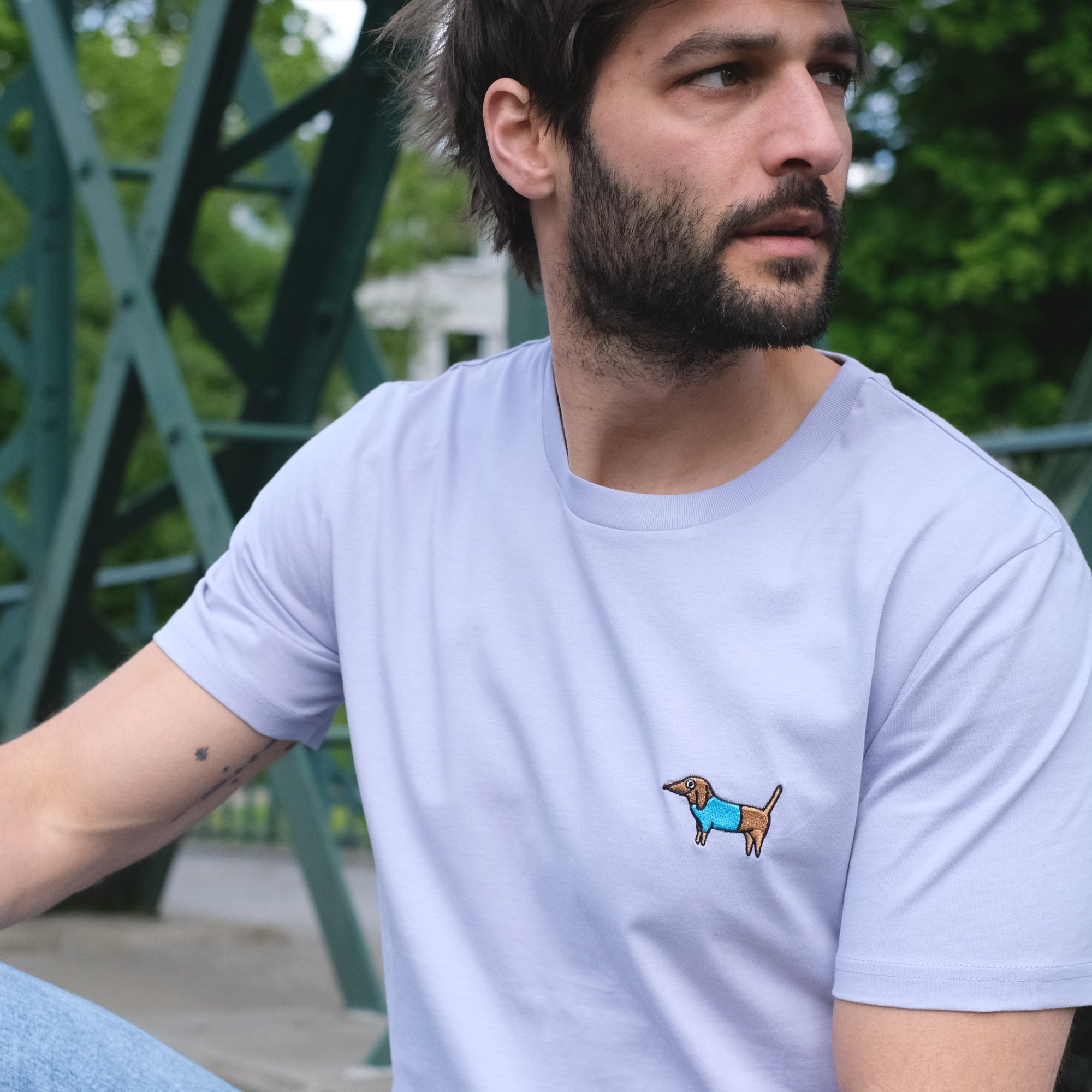 Besticktes T-Shirt – Steffen der Dackel