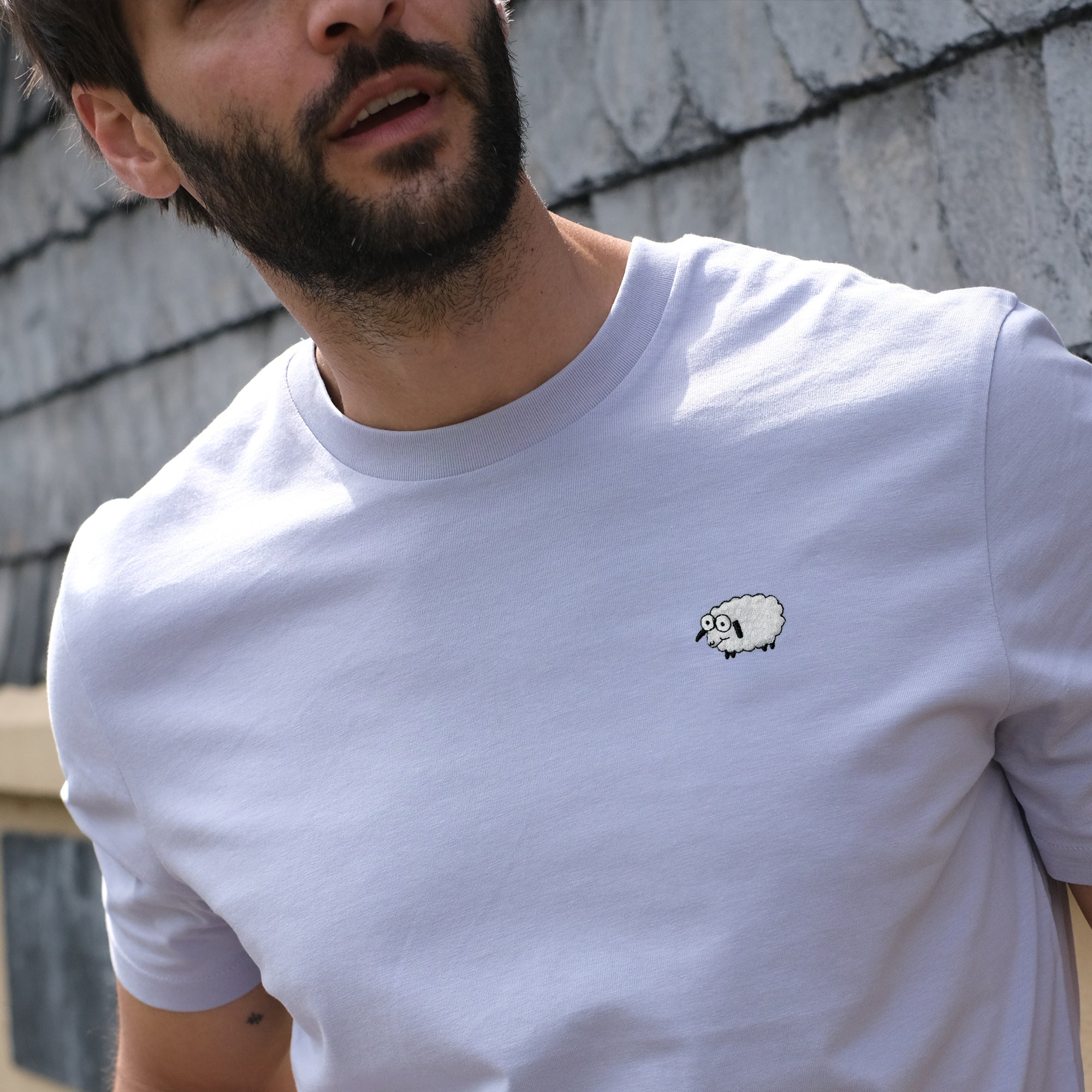 Besticktes T-Shirt – Wollke das Schaf